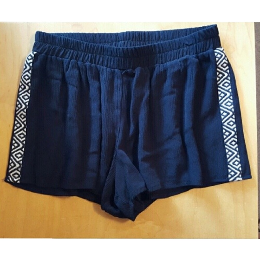 New! FINAL TOUCH Black Shorts With White Geometric Trim